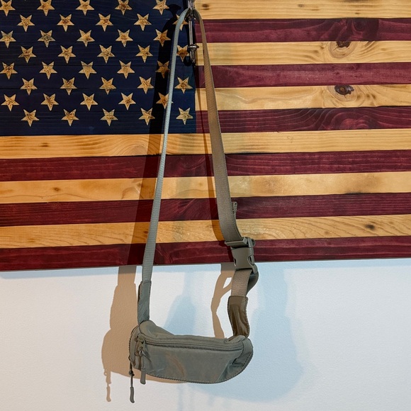 GAIAM Light Gray Nylon and Polyester Fabric Crossbody - Picture 8 of 8